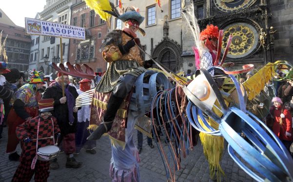 V sobotním karnevalovém průvodu v Praze bylo možné spatřit mnoho nádherných kostýmů a masek. V sobotním karnevalovém průvodu v Praze bylo možné spatřit mnoho nádherných kostýmů a masek.