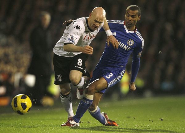 Ashley Cole (vpravo). 