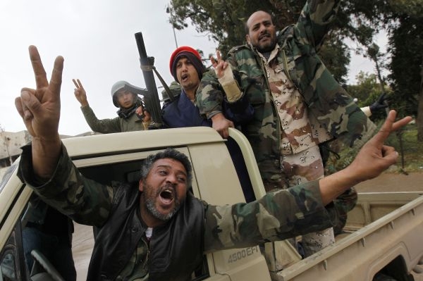 Revoluční nadšení Libyjců, blížících se k Tripolisu, neslábne.