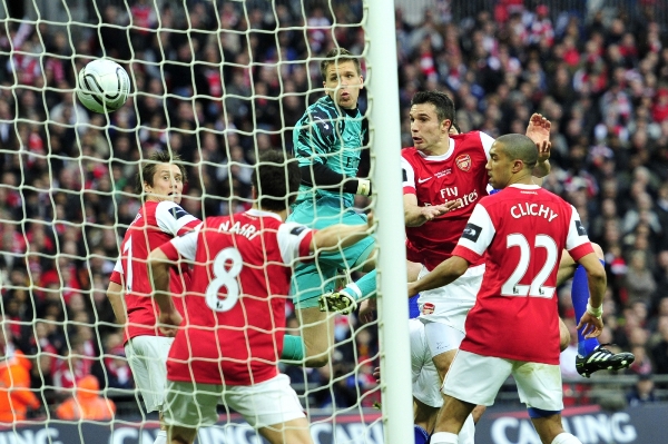 Arsenal po chybě Szczesnyho Ligový pohár nezískal.