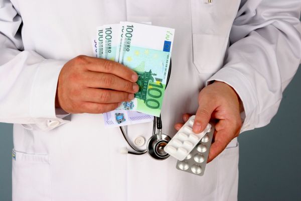 Průzkum se zaměřil na vztah lékařů k dárkům od farmaceutických firem (ilustrační foto). 