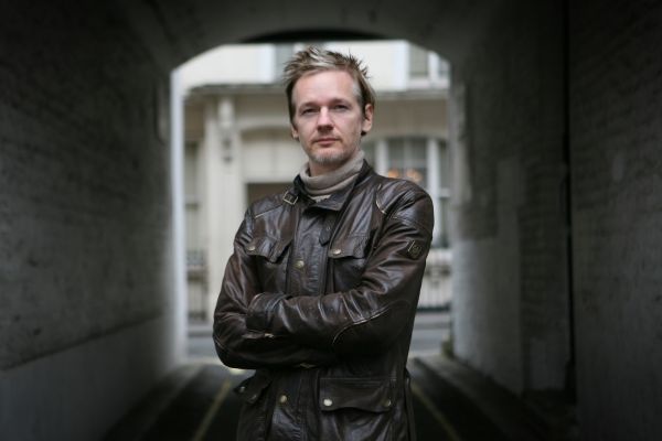 Assange se bojí o své jméno. Nejspíš se dá dobře zpeněžit. Assange se bojí o své jméno. Nejspíš se dá dobře zpeněžit.