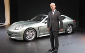 Hybridní Porsche Panamera (i s šéfem představenstva Porsche AG Matthiasem Müllerem). 