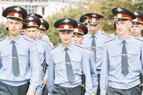 Z milicionářů se rázem stali policisté.