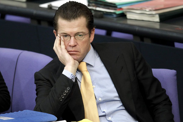 Karl-Theodor zu Guttenberg patřil k politickým favoritům.