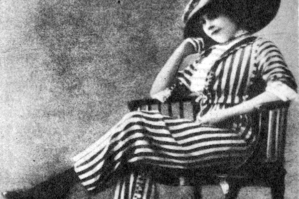 Do Prahy dorazila móda dámských kalhot na počátku března 1911.