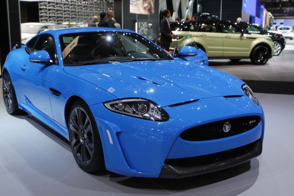 Jaguar XKR-S2 (na snímku) byl představen na ženevském veletrhu.