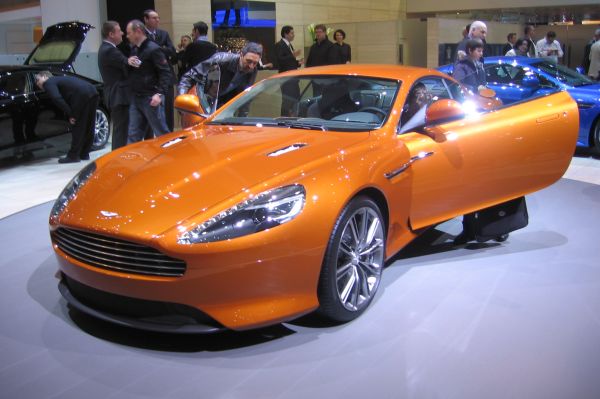 Nové kupé Aston Martin Virage.