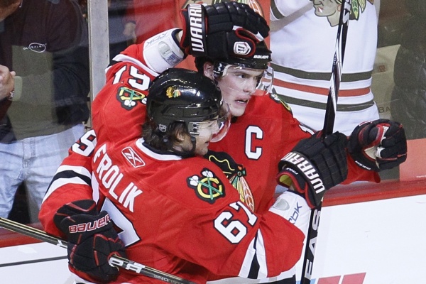 Michael Frolík pomohl Chicagu k vítězství nad Calgary.