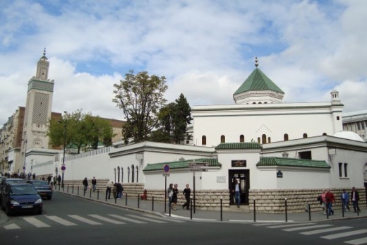 Velká pařížská mešita z roku 1926, nejstarší ve Francii. Za odvahu ve světové válce ji muslimům zaplatil stát.