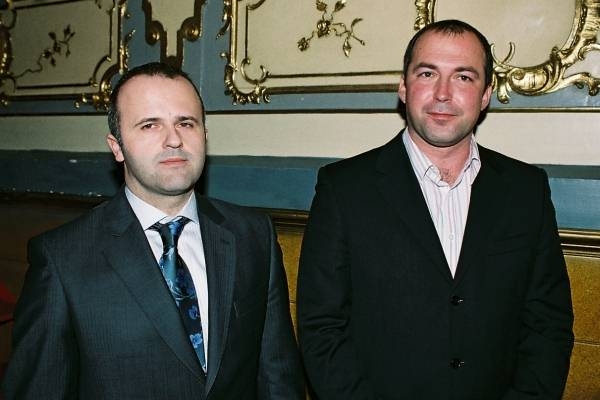 Vlevo odvolaný ředitel Státní opery Praha Radim Dolanský.