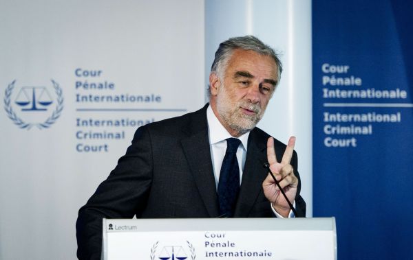Žalobce Luis Moreno-Ocampo.