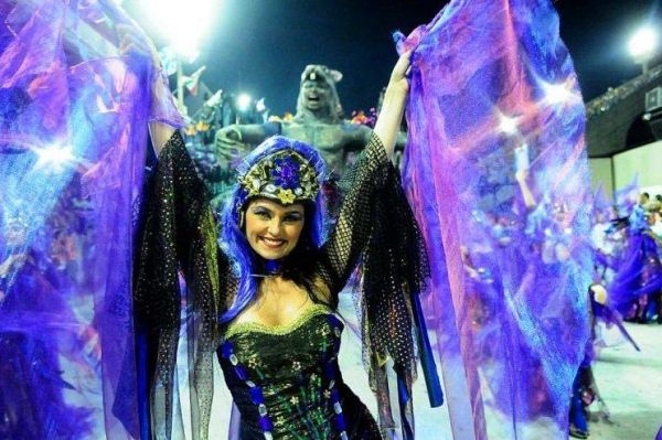 Brazílie se na pět dní roztančí, tradiční karneval dnes začíná. Brazílie se na pět dní roztančí, tradiční karneval dnes začíná.