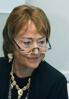 Annie Girardotová.