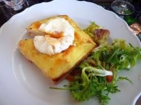 Croque-madame chuťově i vizuálně zaujal.