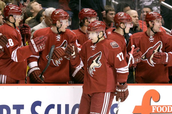 Radim Vrbata rozhodl nájezdem o výhře Phoenixu. Radim Vrbata rozhodl nájezdem o výhře Phoenixu.