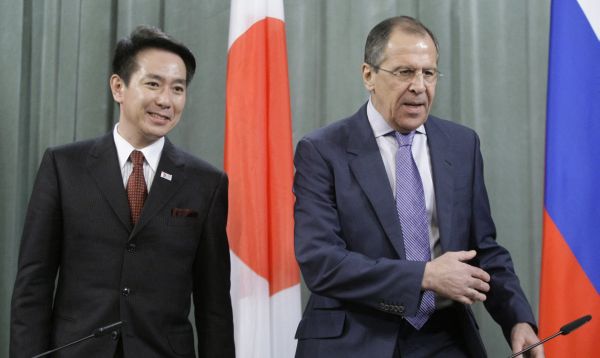 Japonský ministr zahraničí Seidži Maehara (vlevo) podal demisi.