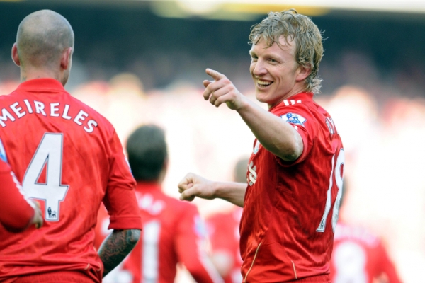 Dirk Kuijt vstřelil hattrick do sítě Manchesteru United. Dirk Kuijt vstřelil hattrick do sítě Manchesteru United.
