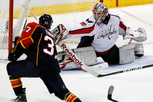 Michal Neuvirth v brance Capitals.