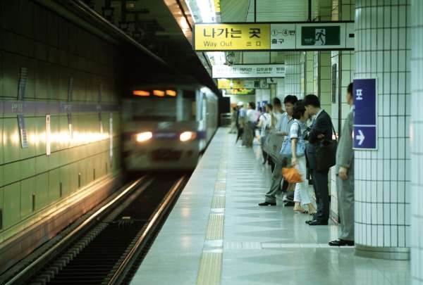 Soulské metro. A teď už jen skočit...