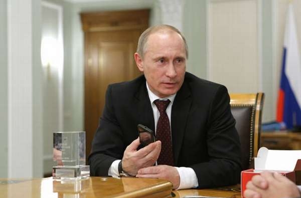 Putin a první ruský mobilový "chytrolín".