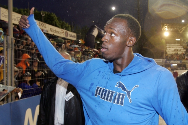 Usain Bolt se zdraví s ostravskými fanoušky na loňské Zlaté tretře. Usain Bolt se zdraví s ostravskými fanoušky na loňské Zlaté tretře.