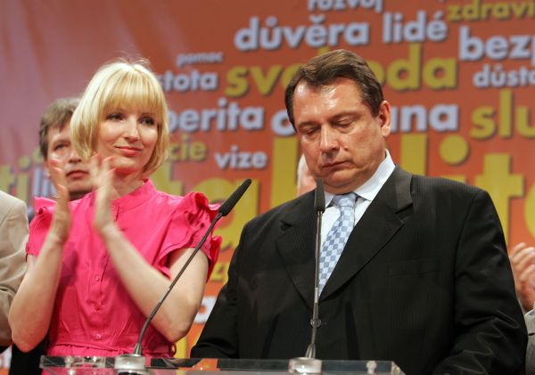 Petra Paroubková byla aktivní "stranickou" manželkou. Svého muže podporovala do poslední chvíle v čele ČSSD.