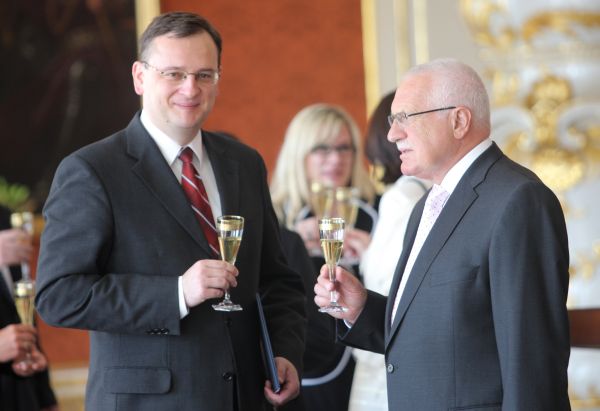 Premiér Petr Nečas (vlevo) a prezident Václav Klaus.