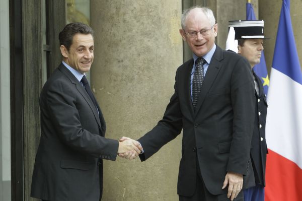 Prezident Sarkozy na summitu Evropské rady navrhne globální řešení libyjské krize.