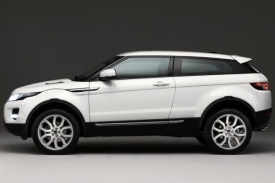 Exteriér je ve znamení cross-coupé, tedy spojuje terénní a sportovní prvky.
