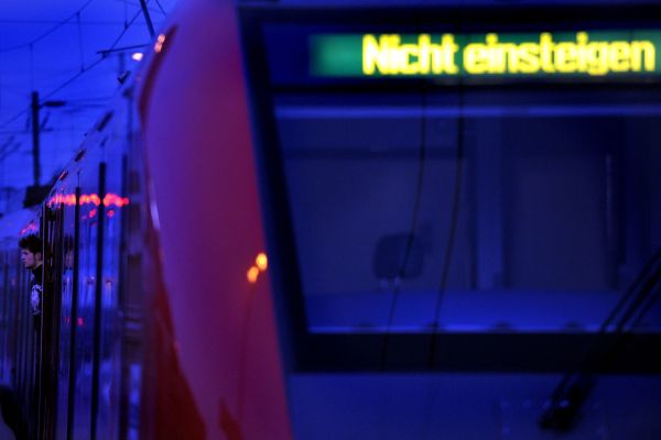 Odoborový svaz německých strojvůdců organizuje stávky s cílem srovnat platy ve státní a soukromé sféře. Odoborový svaz německých strojvůdců organizuje stávky s cílem srovnat platy ve státní a soukromé sféře.