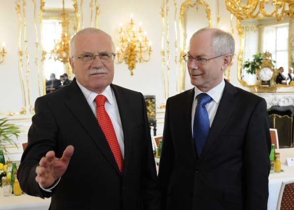 Prezident Klaus s prezidentem EU van Rompuyem v Praze (ilustrační foto). Prezident Klaus s prezidentem EU van Rompuyem v Praze (ilustrační foto).