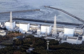Elektrárna Fukušima 1, ještě se všemi čtyřmi reaktory.