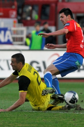 Sparťan Brabec (vlevo) a domácí Michal Ďuriš.
