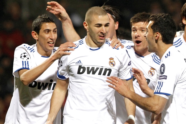 Karim Benzema (uprostřed) vstřelil obě branky zápasu. Karim Benzema (uprostřed) vstřelil obě branky zápasu.