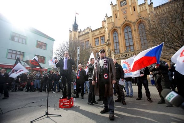 Policie střetům mezi dělníky a antifašisty úspěšně zabránila.