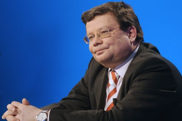 Ministr obrany Alexandr Vondra se odmítl bavit o tom, že by rezignoval kvůli vpádu vojenské policie do České televize.