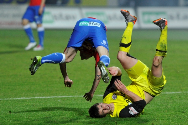 Kamil Vacek ze Sparty (vpravo) a plzeňský Michal Ďuriš. Kamil Vacek ze Sparty (vpravo) a plzeňský Michal Ďuriš.