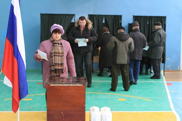 Nadpoloviční většinu Putinovi zaručuje volební systém. Nadpoloviční většinu Putinovi zaručuje volební systém.
