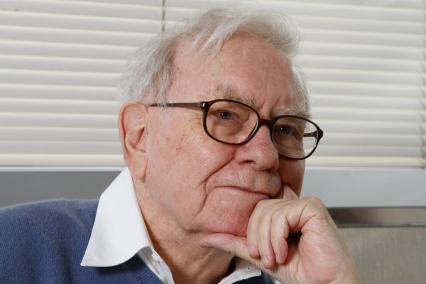 Warren Buffett se za 9 miliard dolarů rozhodl koupit chemickou společnost Lubrizol. Warren Buffett se za 9 miliard dolarů rozhodl koupit chemickou společnost Lubrizol.
