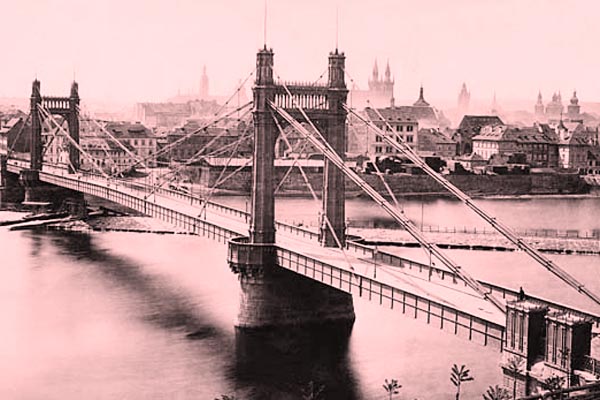Most císaře Františka Josefa I., tady byla 16. března 1911 vylovena mrtvola Antonína Kejmara.