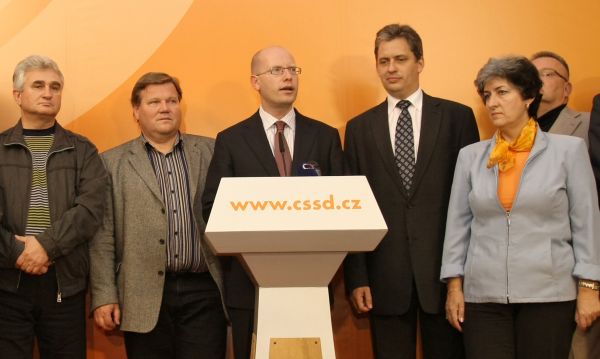 Atmosféra v ČSSD houstne, v pátek si zvolí nového předsedu.