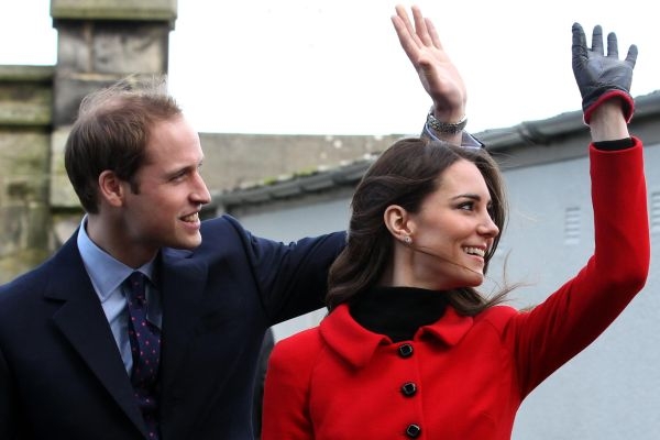 Princ William a jeho snoubenka Kate.