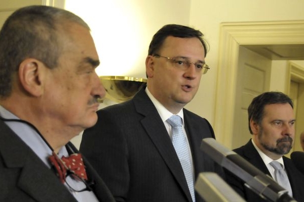 Kdyby byly volby v březnu, Karel Schwarzenberg, Petr Nečas ani Radek John by zemi nevládli.