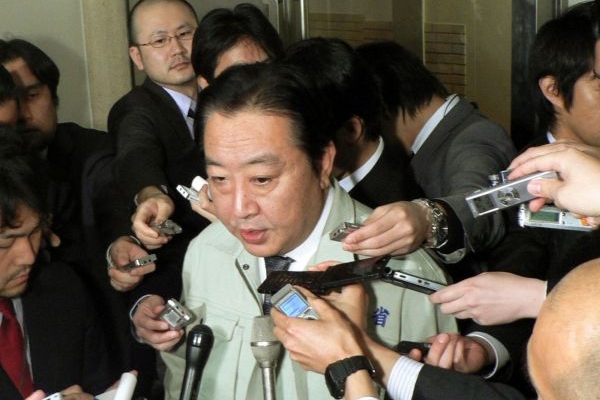 Japonský ministr financí oznamuje pomoc od zemí G 7, první na mezinárodním trhu po deseti letech.