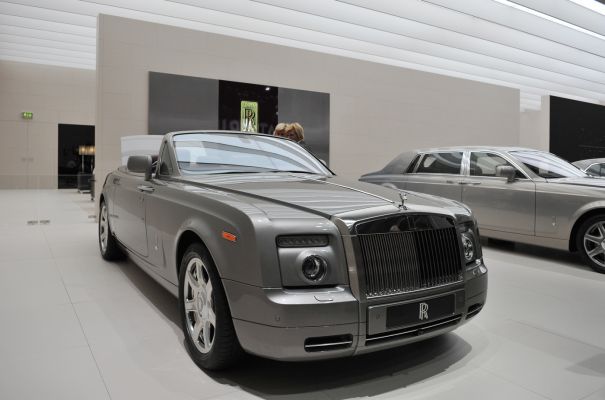 Rolls-Royce Ghost z roku 2009.