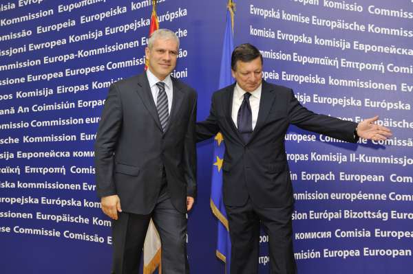 Srbský prezident Tadič u šéfa EK Barrosa v Bruselu.