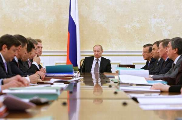 Putin se svými ministry.