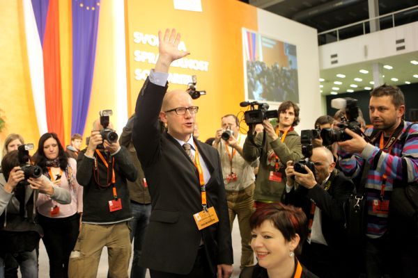 Sociální demokracii dál povede Bohuslav Sobotka.
