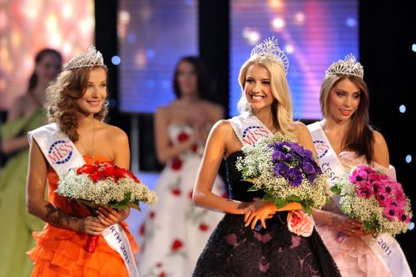 Českou Miss 2011 se stala Jitka Nováčková (uprostřed).